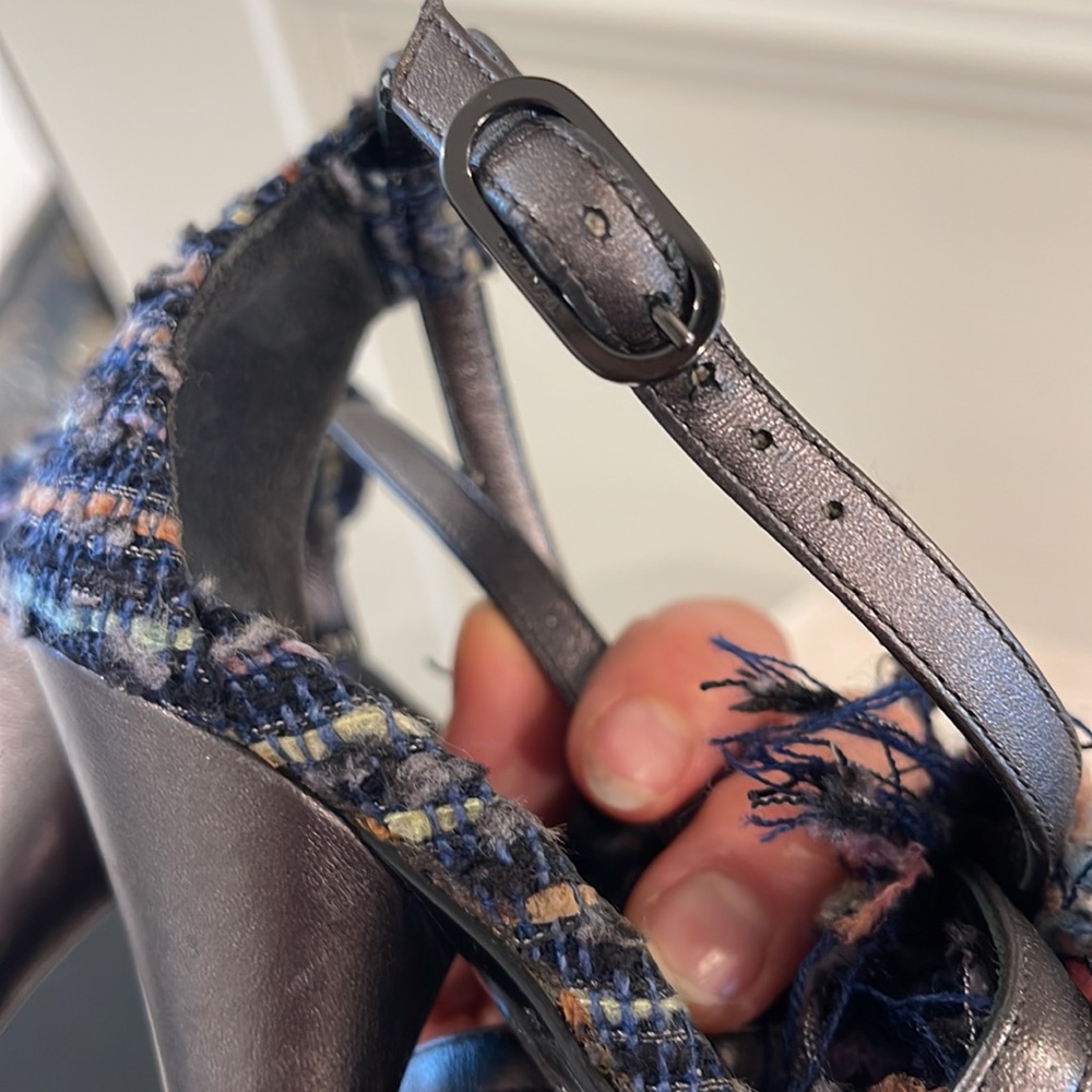 Chanel Rare Navy tweed and sequins Pewter leather Sandals Heels Size 7 US - Picture 10 of 16